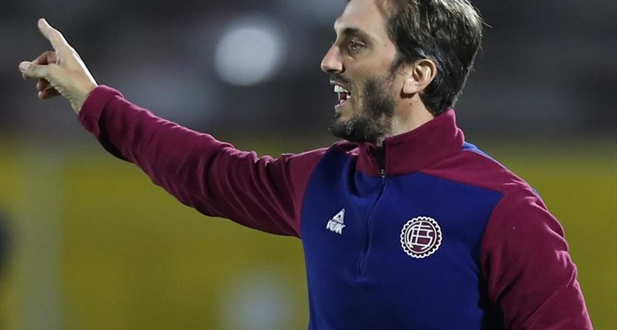 Zubeldía dirigiendo a Lanús
